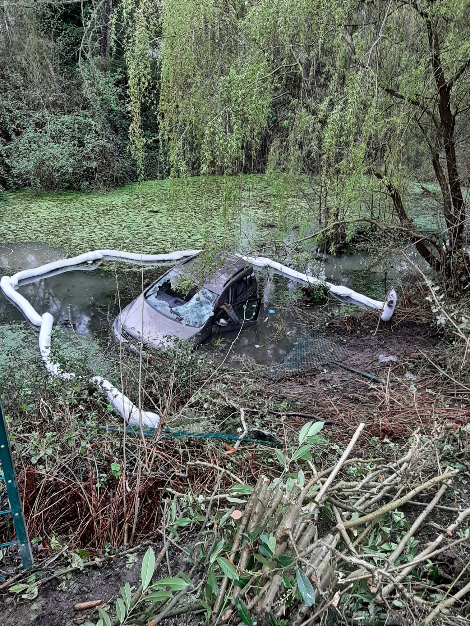 Dortmund: Pkw fährt in Tümpel 1 Top News