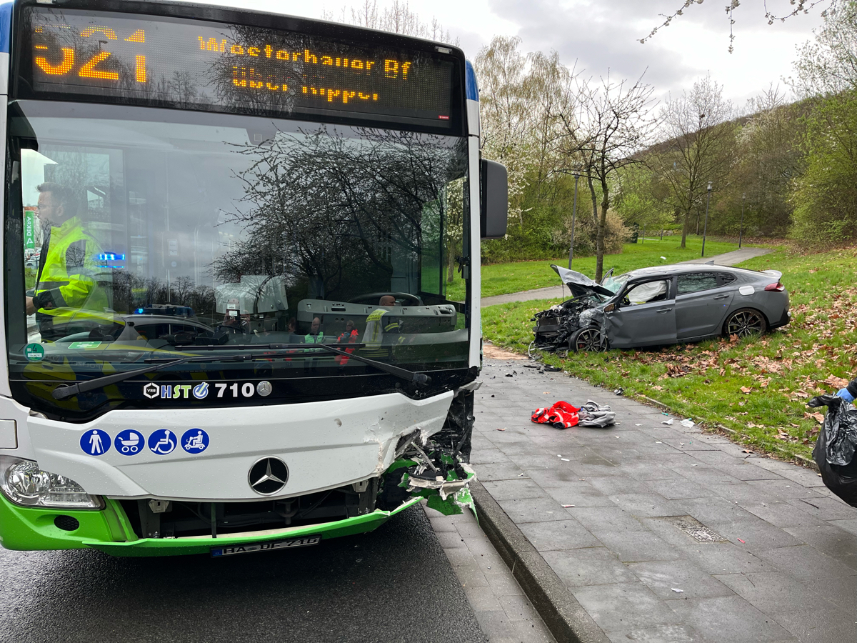 Hagen: Schwerer Unfall mit Linienbus 1 Top News