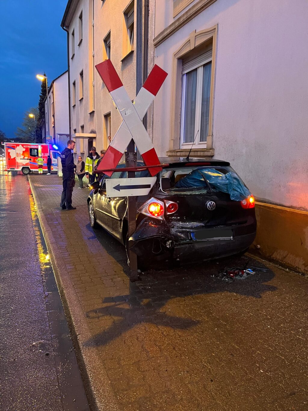 Gevelsberg: Fahrerflucht und ein nächtlicher Fahrzeugbrand 1 Top News