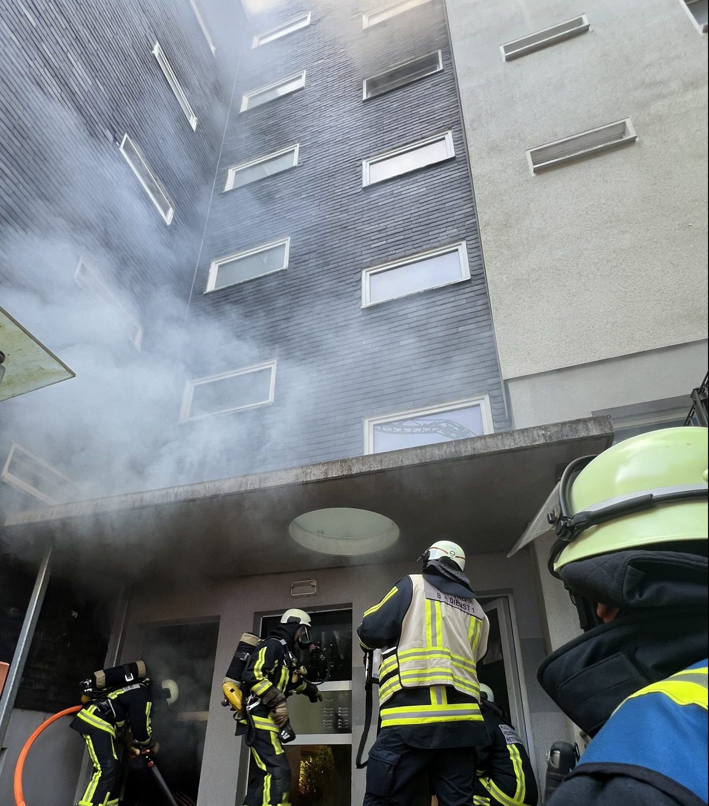 Bochum: 8 Verletzte bei Brand in einem Mehrfamilienhaus 1 Buntes-NRW