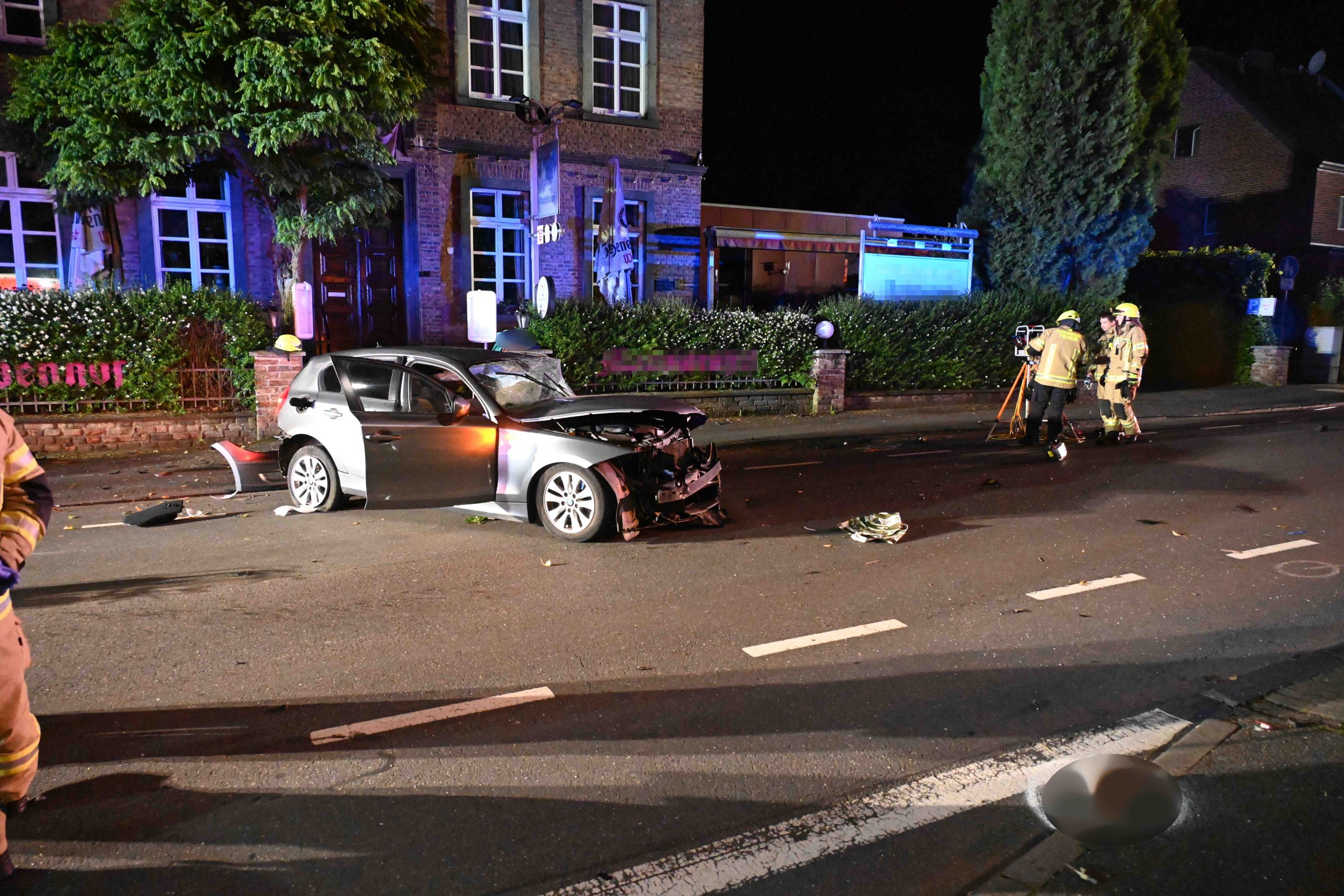 Tragödie in Pulheim: Auto rammt zwei Fußgänger 1 Buntes-NRW
