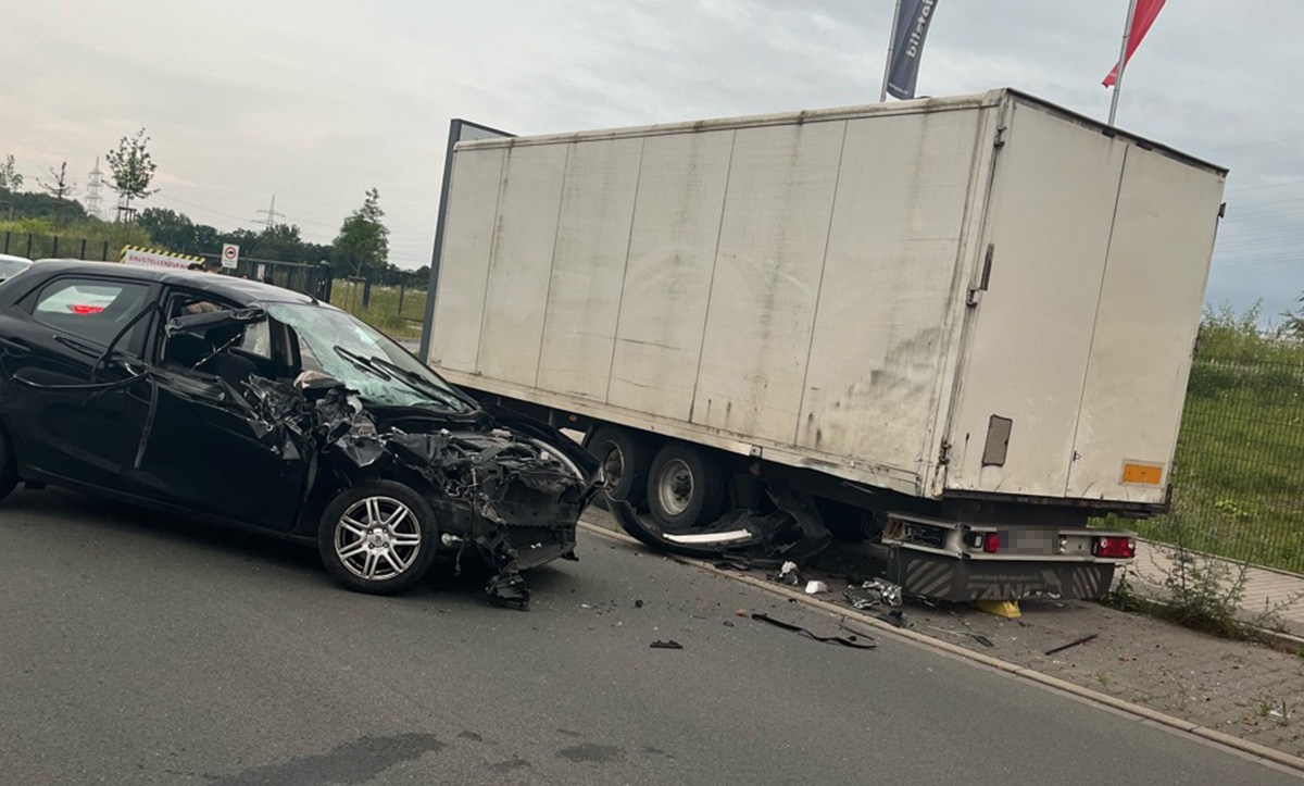 Verkehrsunfall in Bulmke-Hüllen verletzt zwei Frauen 1 Buntes-NRW