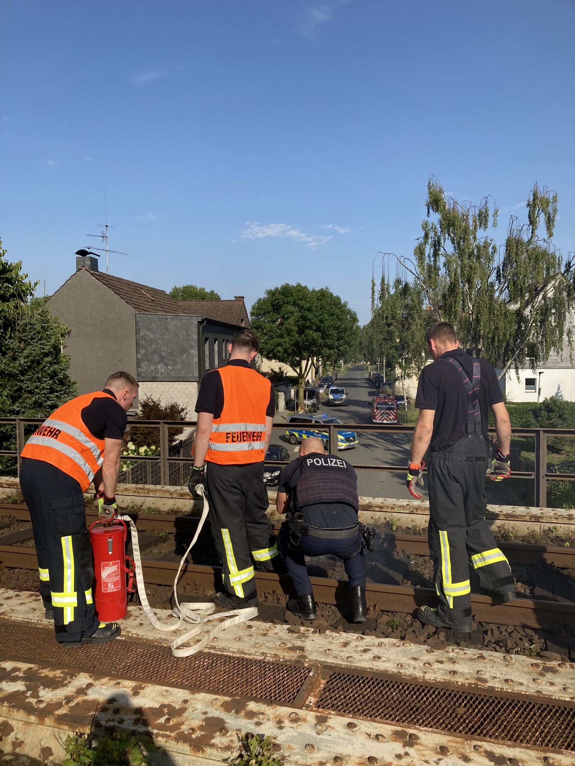 Oberhausen: Kleinbrand im Gleisbett erfolgreich gelöscht 1 Oberhausen: Kleinbrand im Gleisbett erfolgreich gelöscht