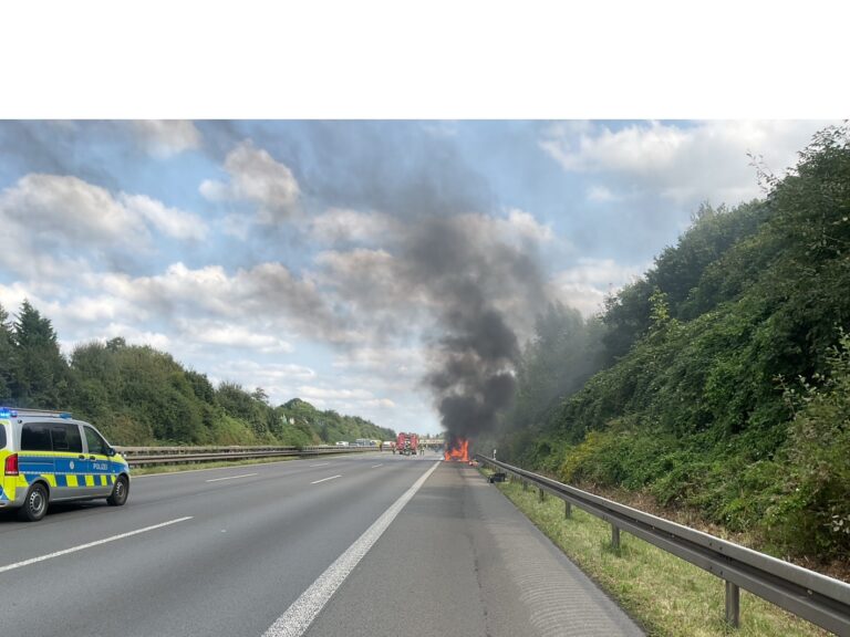 Dortmund: Auto brennt auf der BAB 2