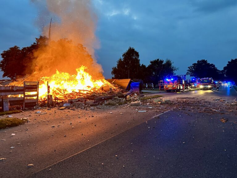 Alpen: Explosion in Gebäude