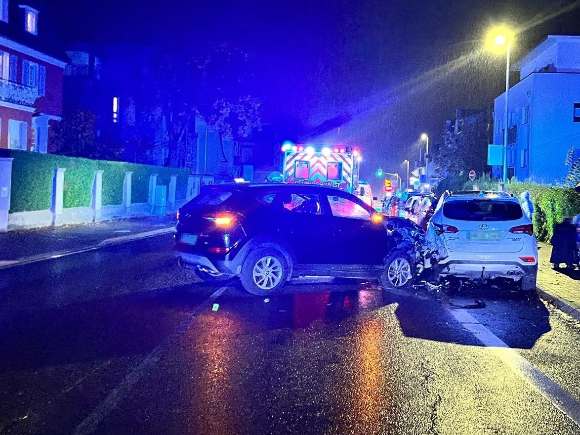 Alkoholisierte Fahrzeugführerin verursacht zwei Verkehrsunfälle 1 Bergisch Gladbach: Alkoholisierte Fahrzeugführerin verursacht zwei Verkehrsunfälle