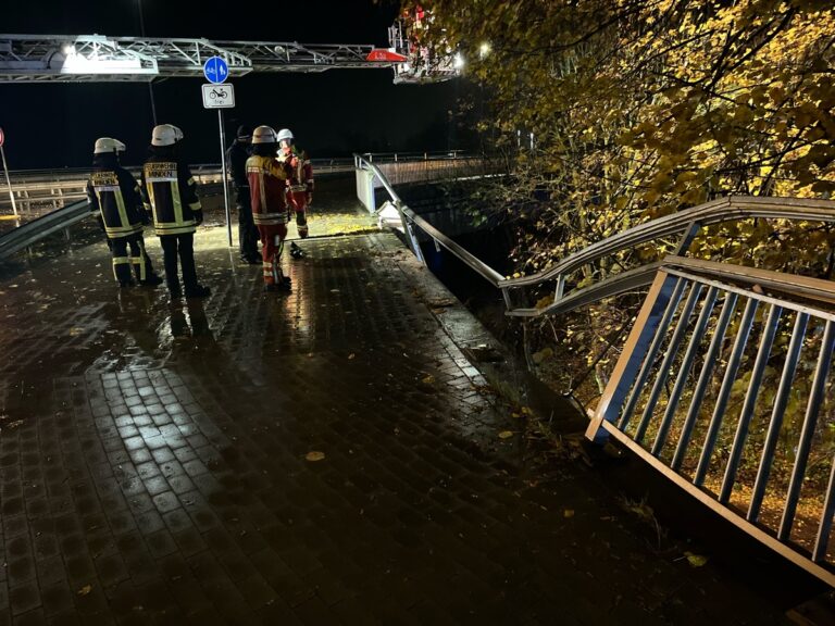 Pkw stürzt von Südrampe - eine Tote und zwei Schwerverletzte