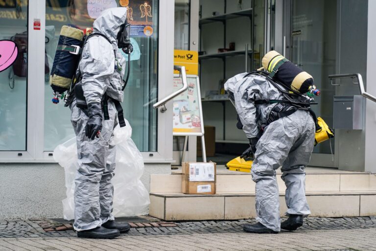 Bochum - Versandpaket erzeugt Feuerwehreinsatz