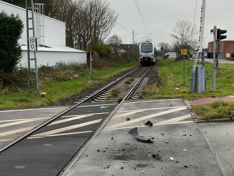 Bocholt: Verkehrsunfall mit Zug und PKW