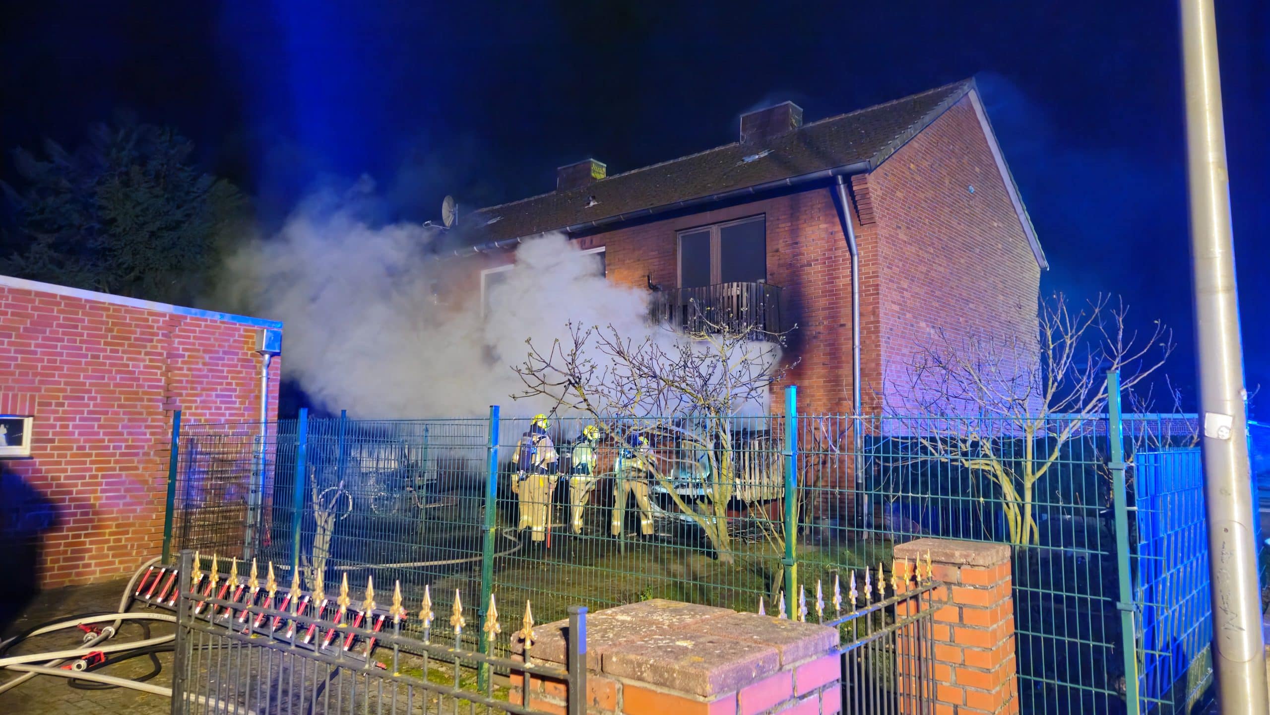 Gronau: 10 Personen bei Feuer in Mehrfamilienhaus verletzt