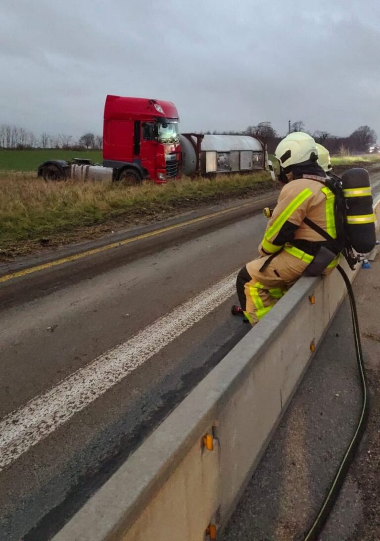 A 46 nach Lkw-Unfall teilweise gesperrt