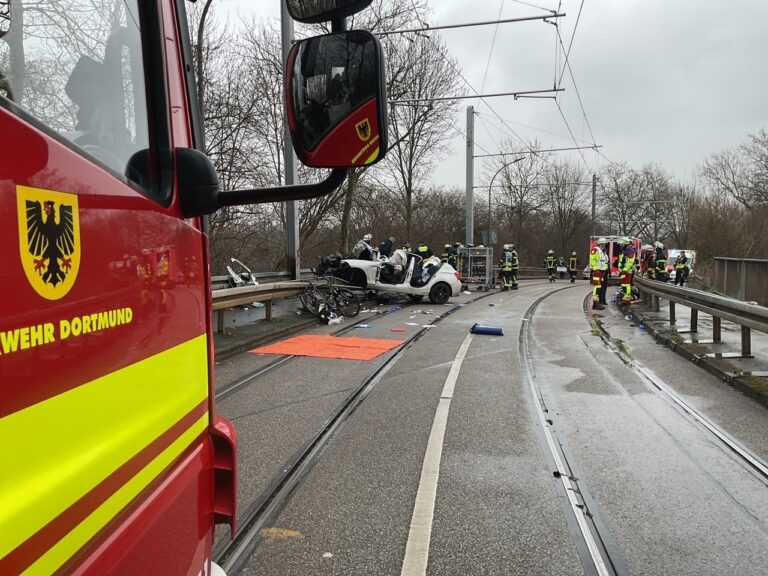 Dortmund: Schwerer Verkehrsunfall in Marten mit 3 Verletzten