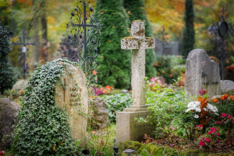 Vandalismus auf Friedhof