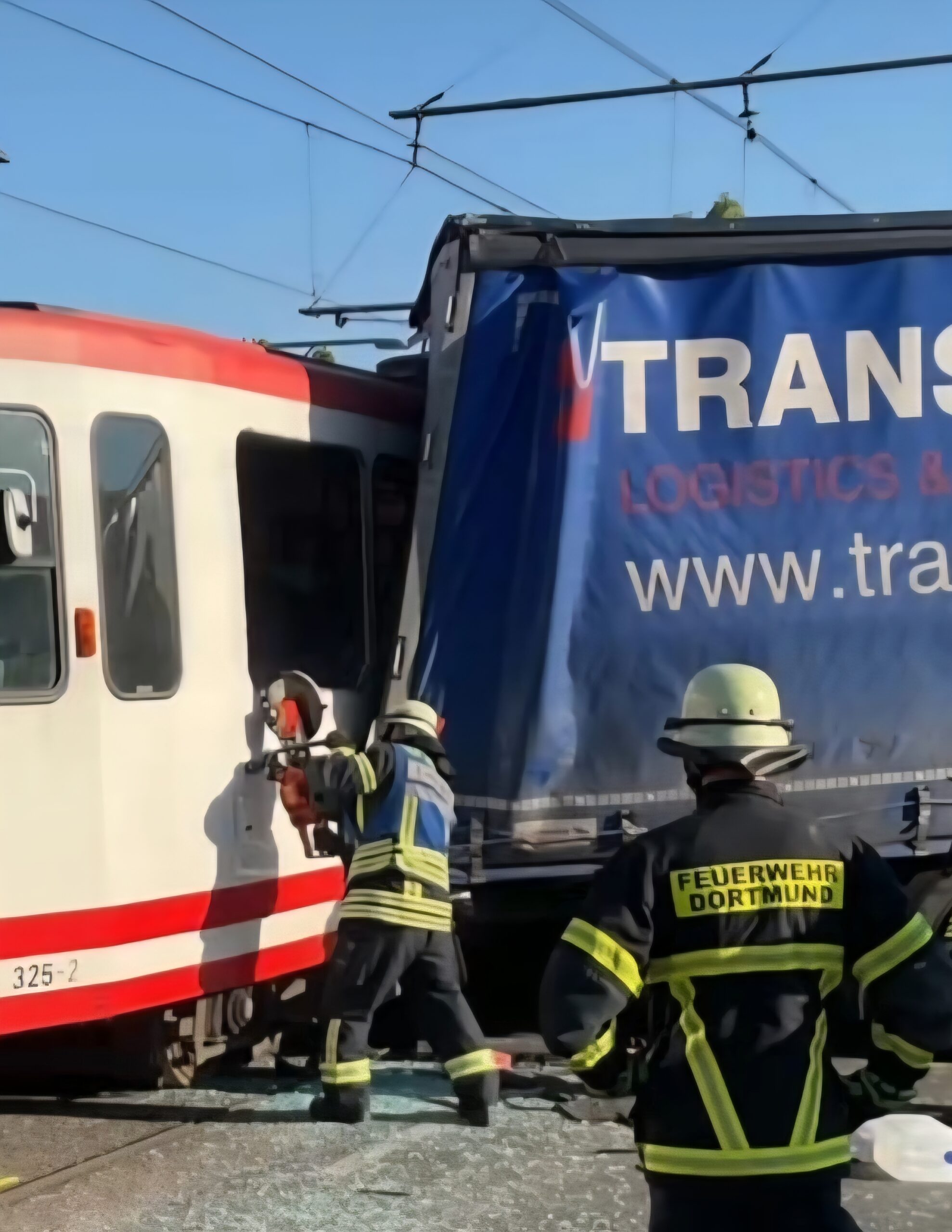 Unfall zwischen Stadtbahn und Lkw in Dortmund 1 nrw-kompakt