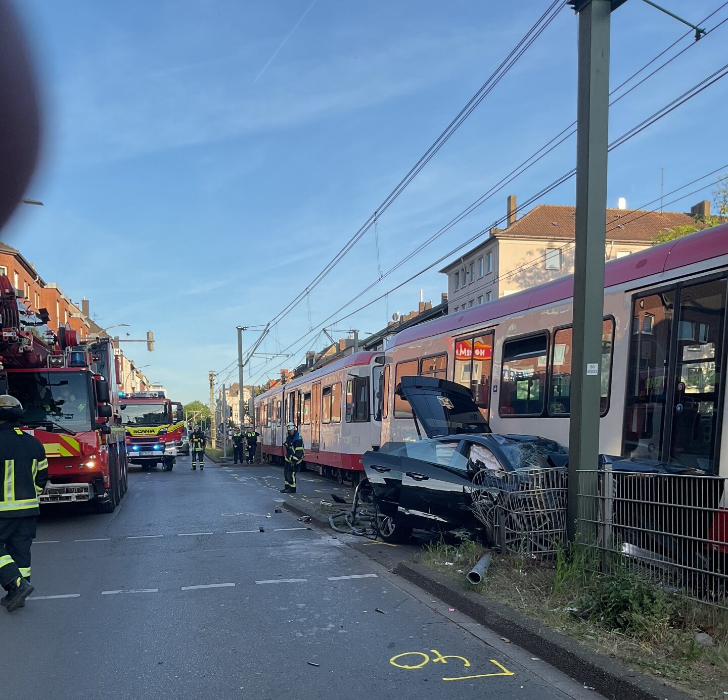 Schwerer Unfall zwischen Pkw und Straßenbahn in Dortmund 1 NRW Kompakt
