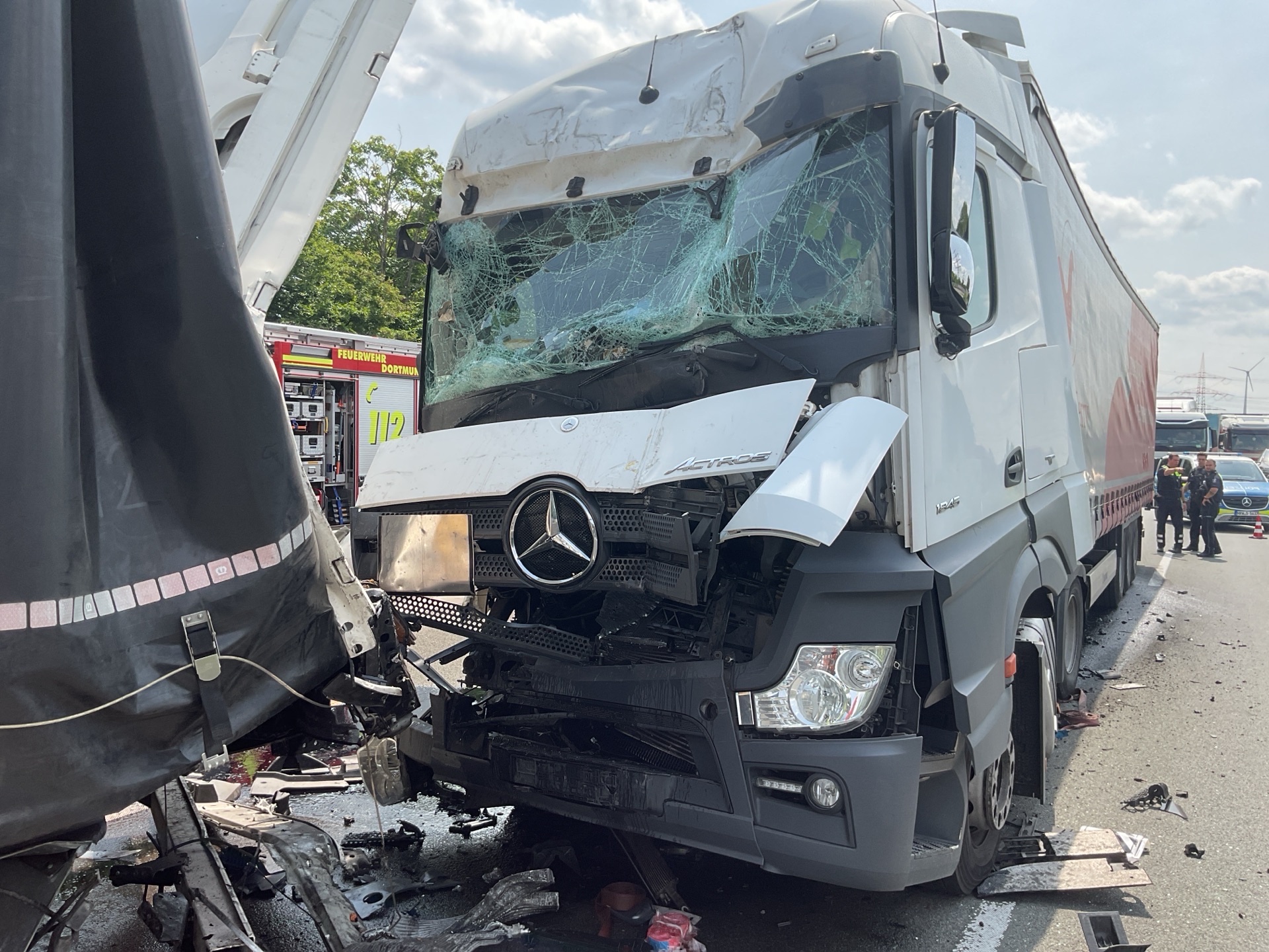 Schwerer Zusammenstoß auf der A45 1 NRW kompakt