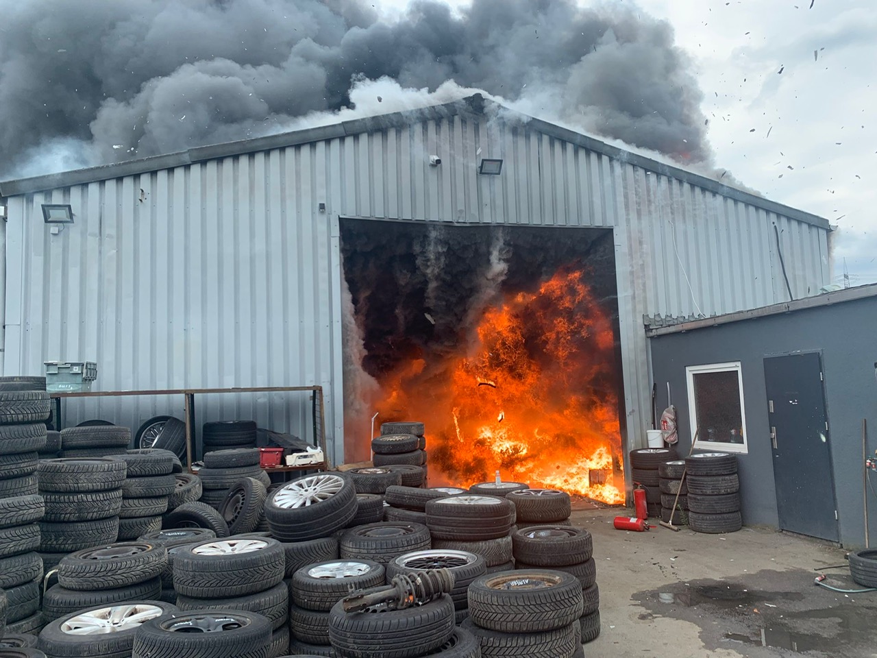Lagerhalle brannte in voller Ausdehnung 1 NRW-Kompakt