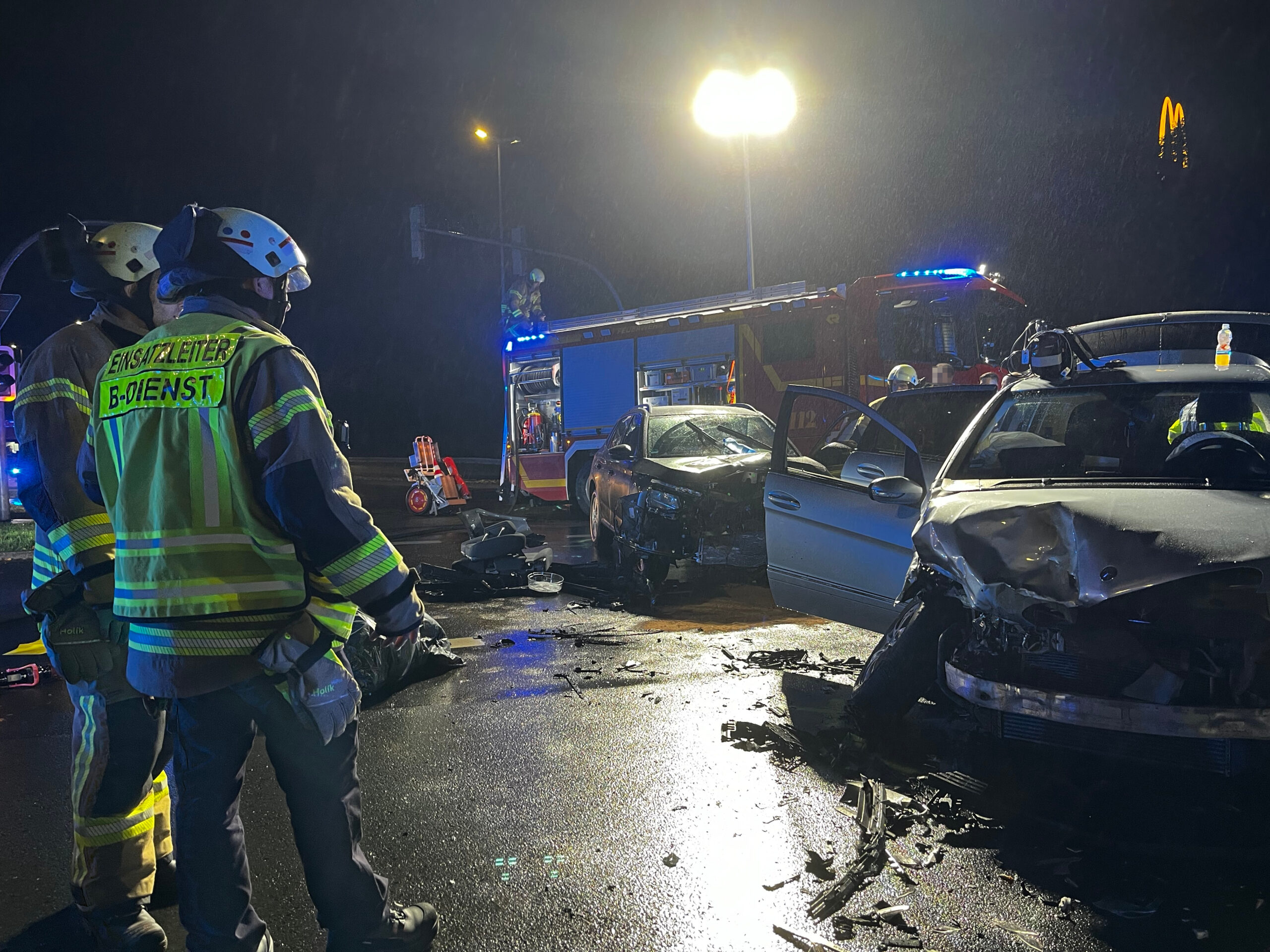 Bad Salzuflen: Drei Verletzte bei schwerem Verkehrsunfall 1 NRW-Kompakt