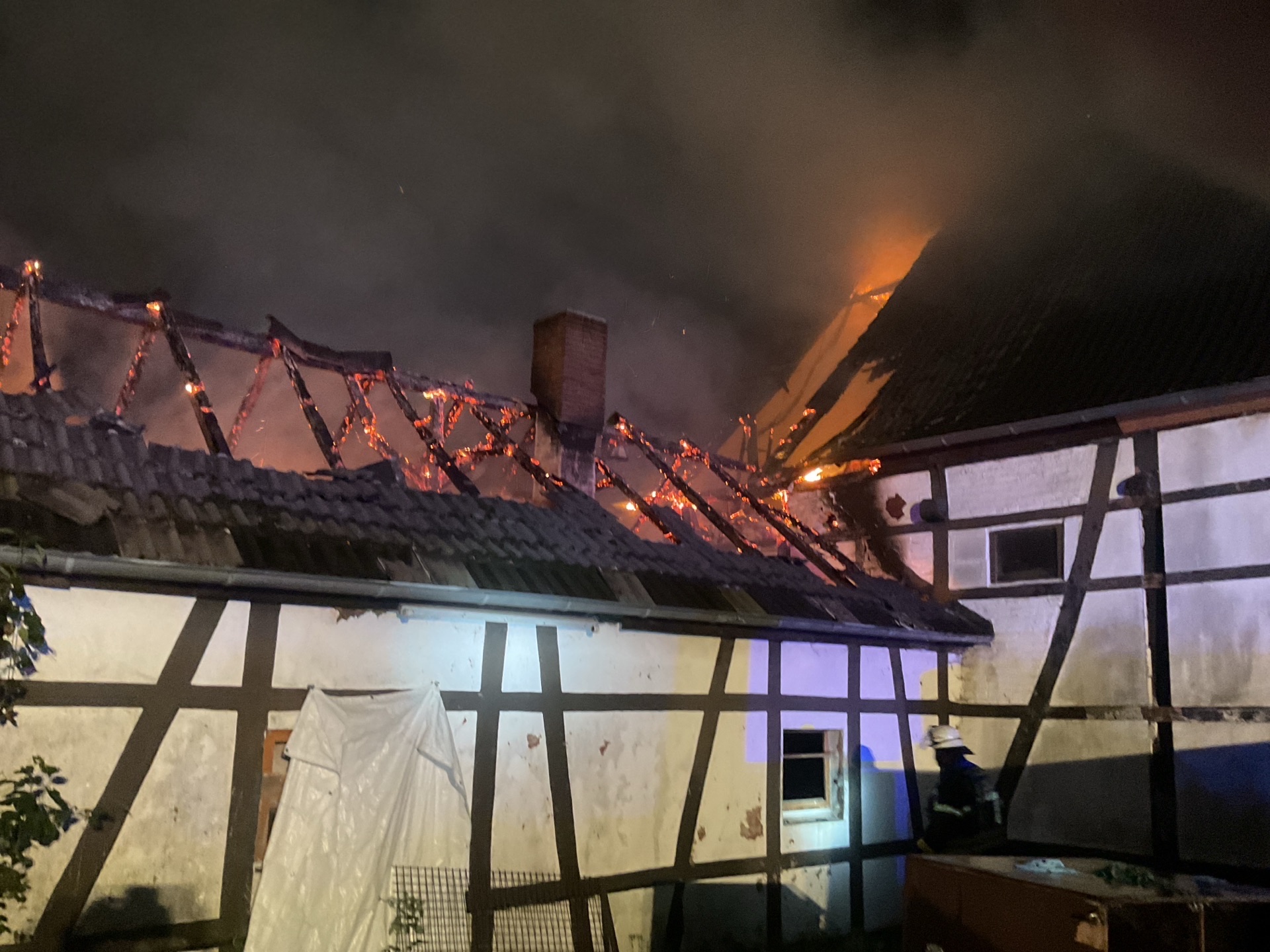 Dortmund: Brand eines landwirtschaftlichen Anwesens 1 NRW-Kompakt