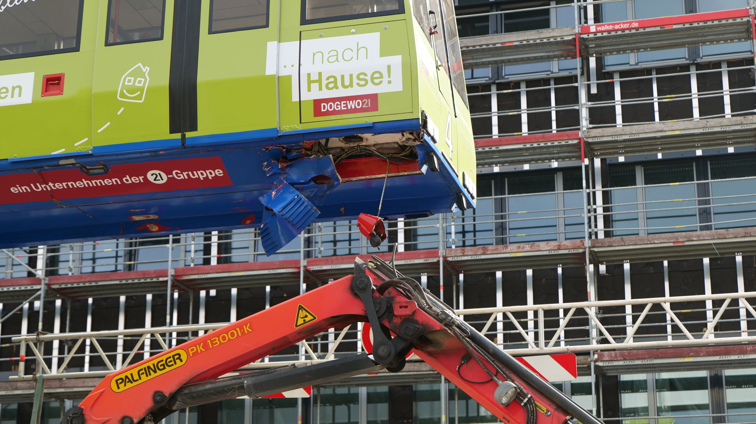 Unfall zwischen H-Bahn und Autokran 1 NRW-Kompakt