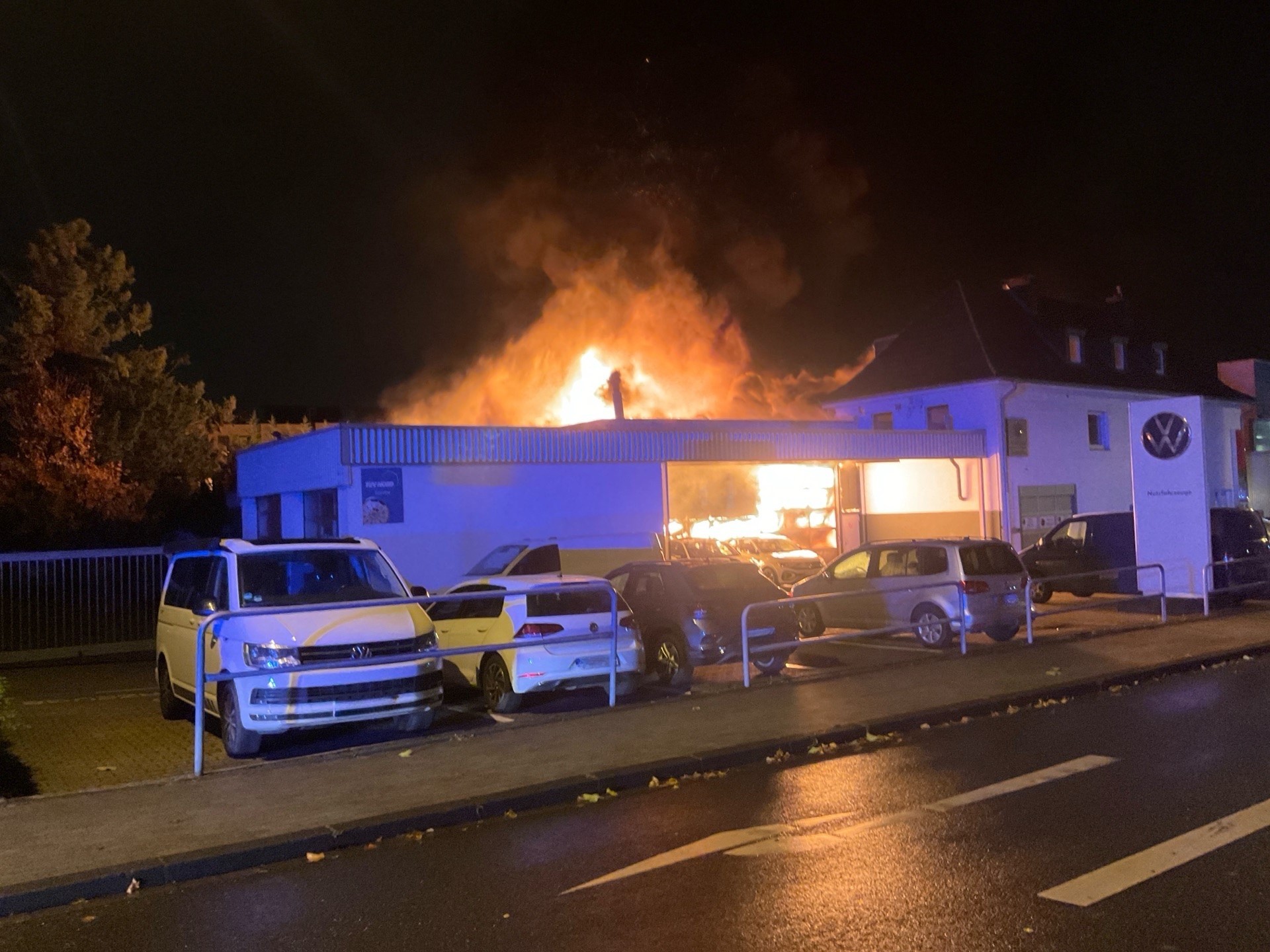Großbrand in Autowerkstatt 1 NRW kurz und kompakt