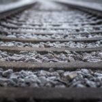 Kamen: Zug kracht in Betonplatten